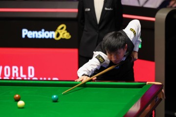 hth体育下载-斯诺克世锦赛：赵心童9比7领先丁俊晖
